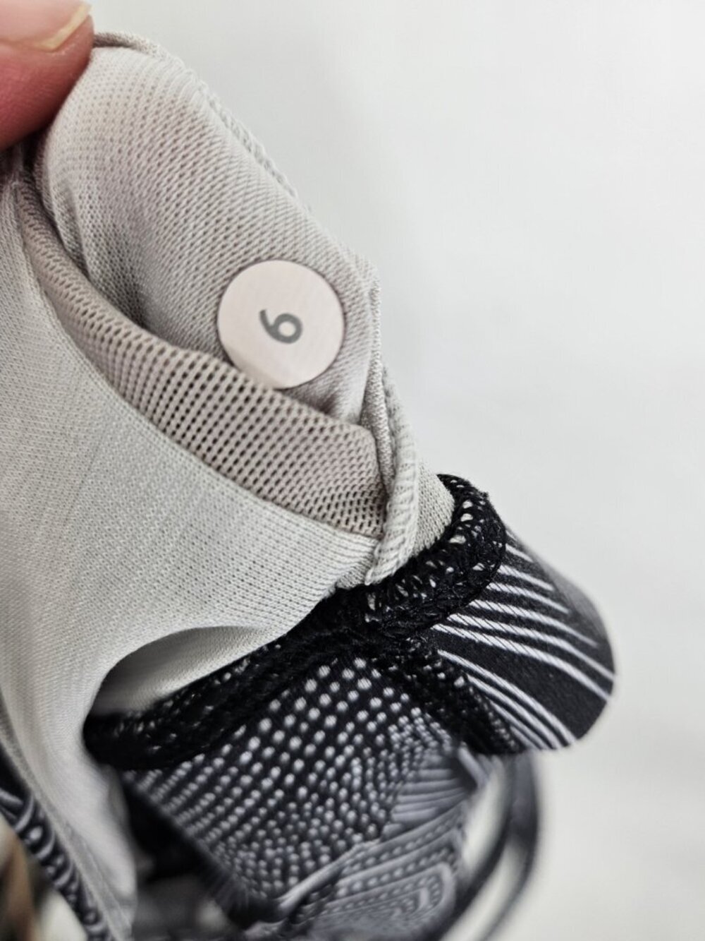 Lululemon Energy Bra Sz 6 Dottie Tribe White Black Yoga Running Fitness Athletic - Picture 3 of 3